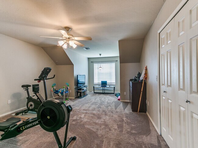 Building Photo - Large 4-Bedroom Home in Edmond Schools