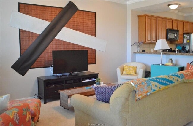 Building Photo - 1000 Spring Loop