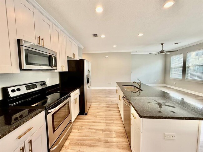 Building Photo - 6921 Interbay Blvd