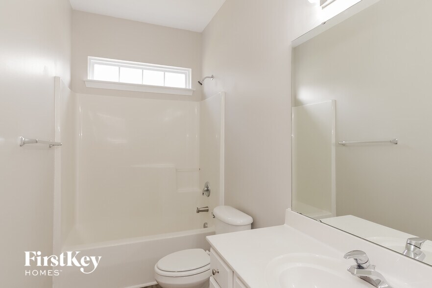 Building Photo - 7860 Cotswold Ct