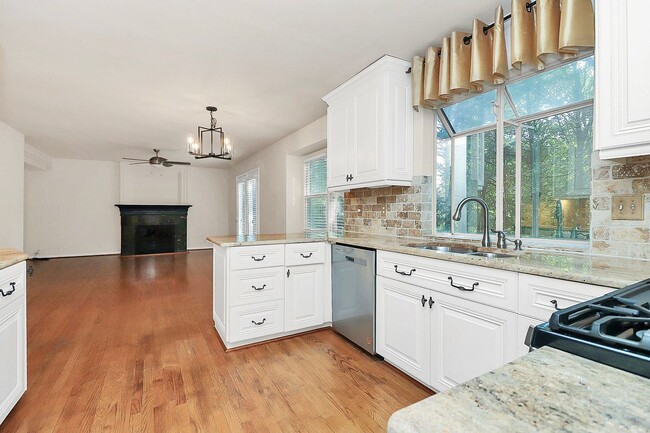 Building Photo - Large Olde Providence Home For Rent!