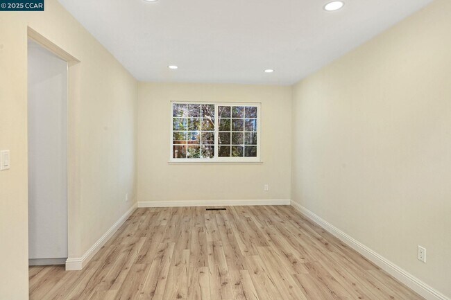 Building Photo - 1181 Sunlight Cir