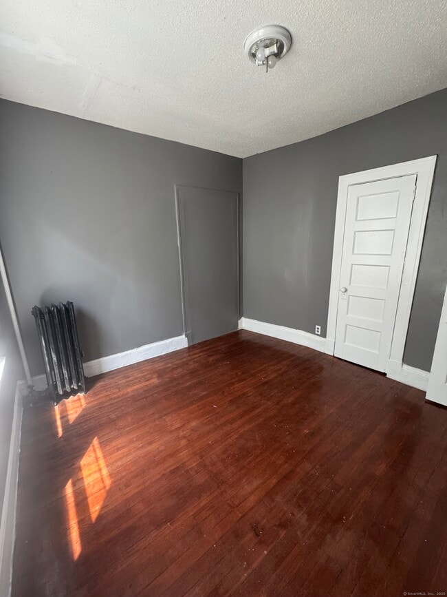 Building Photo - 494 Edgewood St
