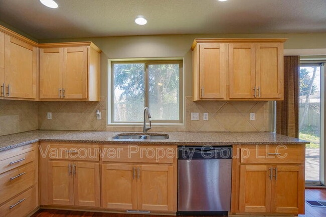 Building Photo - 2217 NE 94th Ct