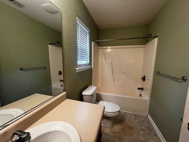Building Photo - Huntersville