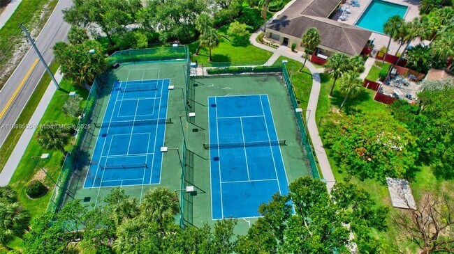 Building Photo - 2913 SW 22nd Cir