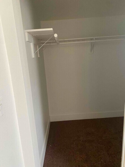 Building Photo - 730 S 46th St