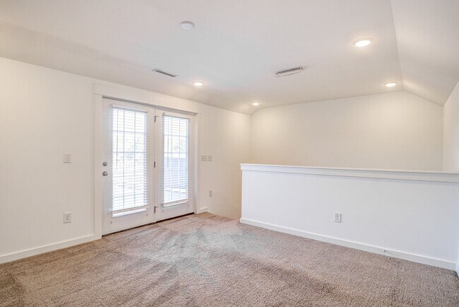 Building Photo - Corner Townhome with Roof Top Deck in Down...