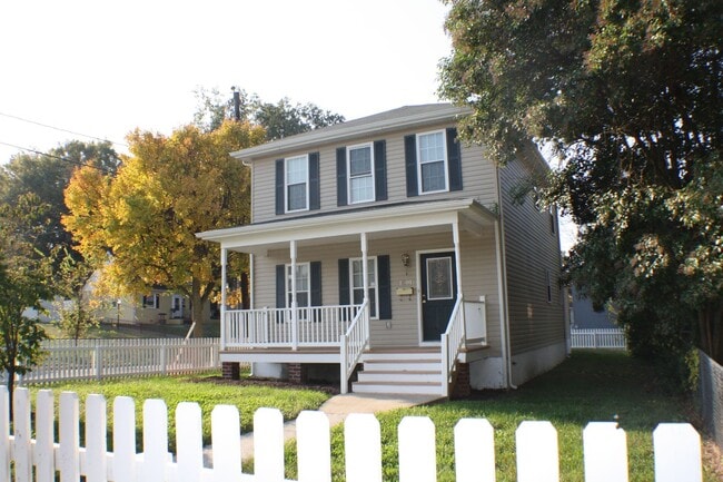 Building Photo - BEAUTIFUL NEWER SINGLE FAMILY HOME NEAR VCU