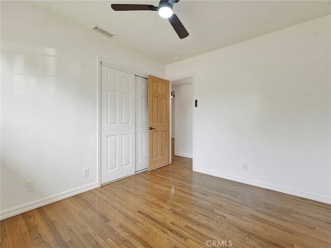 Building Photo - 10918 Reseda Blvd