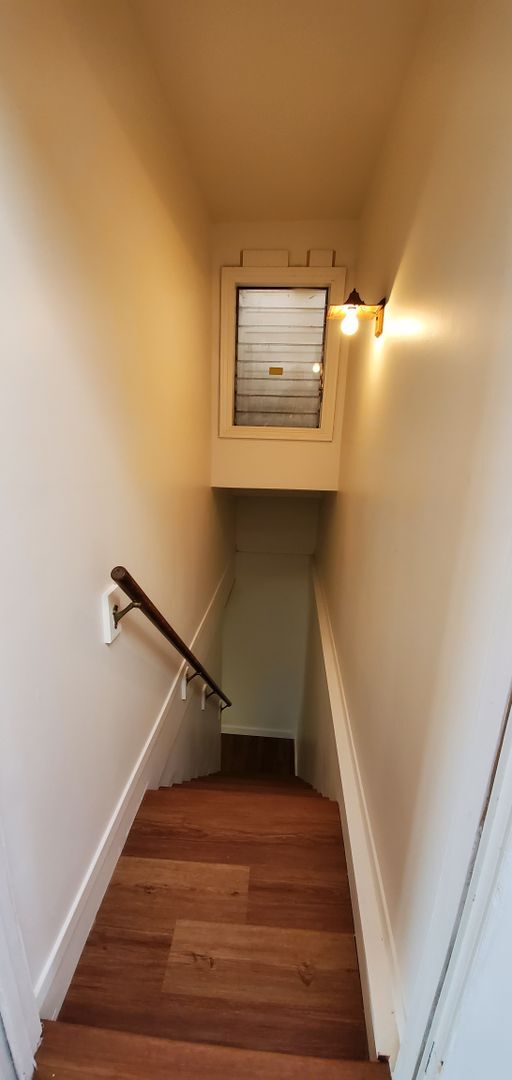 Building Photo - Beautifully Renovated Vintage  2 bedroom 2...