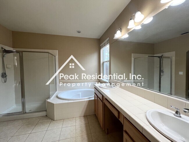 Building Photo - Beautiful Empire Ranch 5bd/3ba Home with 3 Car Garage - Must See