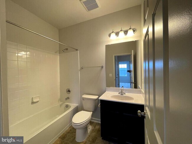 Building Photo - 200 Norland Knoll Dr