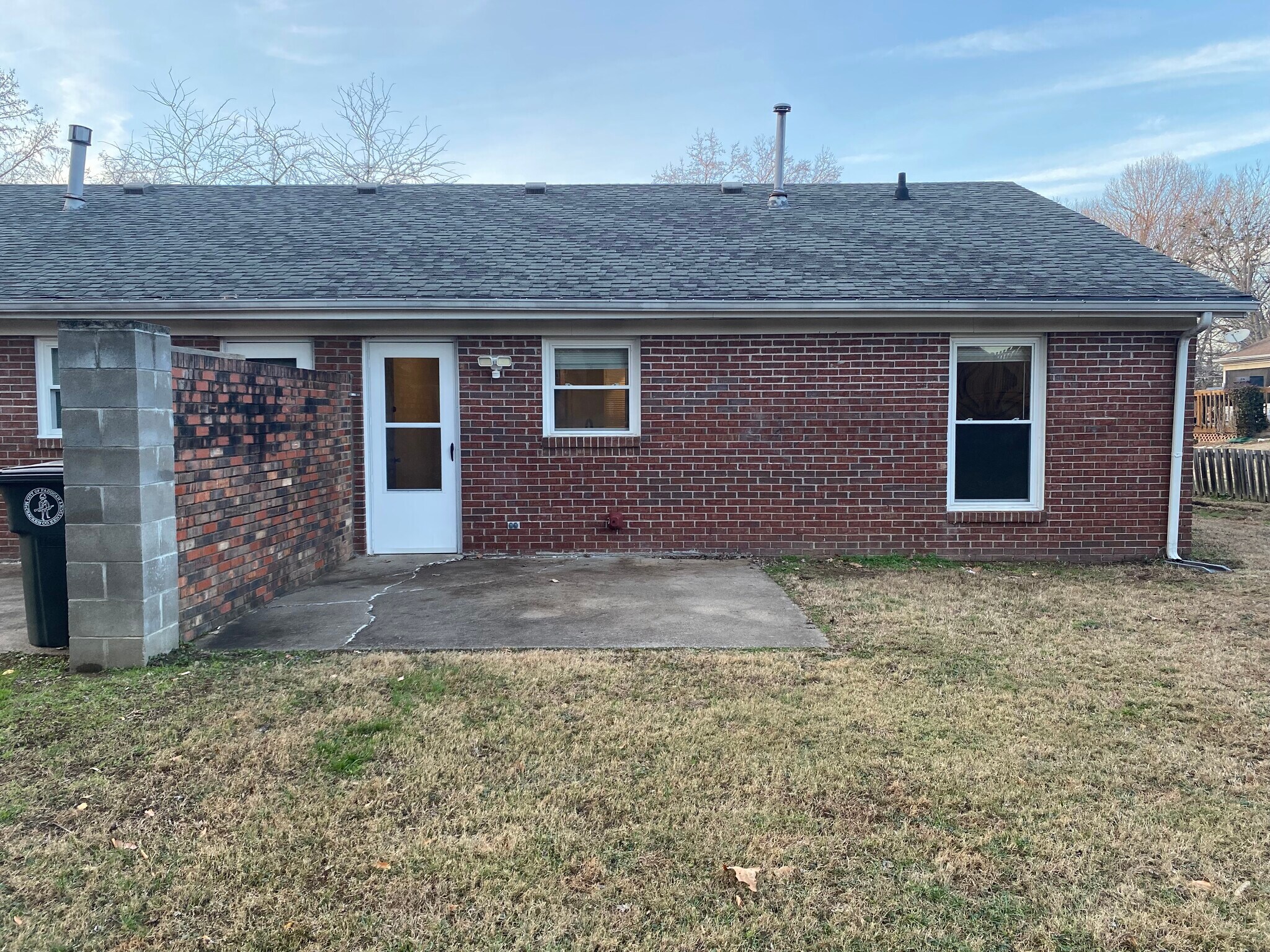 patio with privacy wall - 3718 Creekside Ct