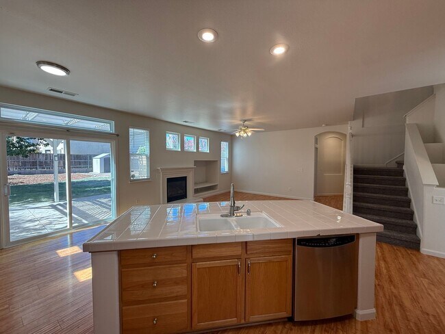 Building Photo - 4-bedroom two story in Sylvan School District!