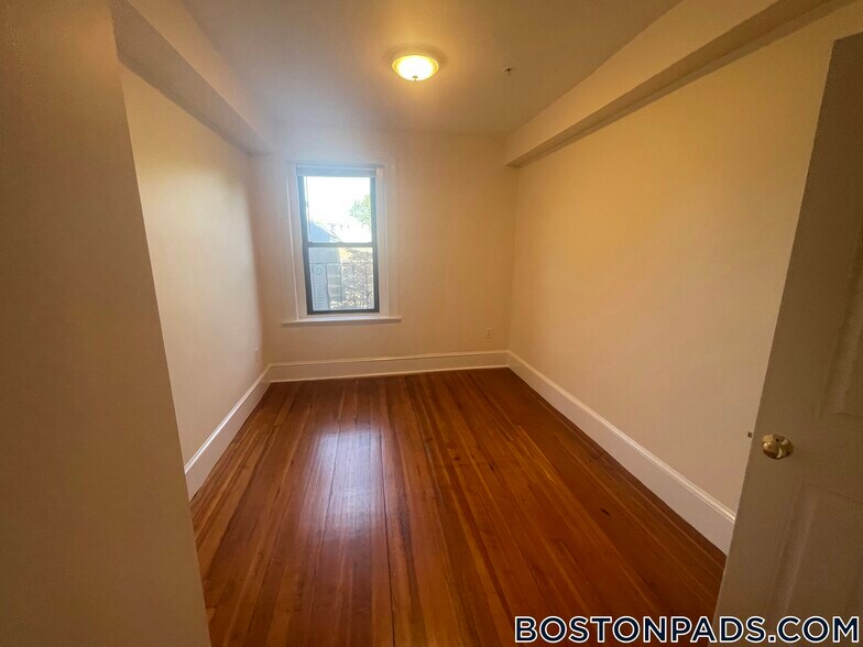 Building Photo - 881 Massachusetts Ave