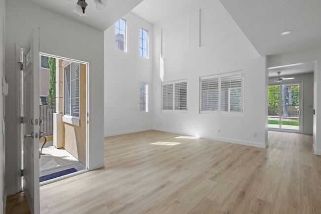 Building Photo - Gorgeous 3BD 2-Story Home in the Sorrento Community in Porter Ranch!