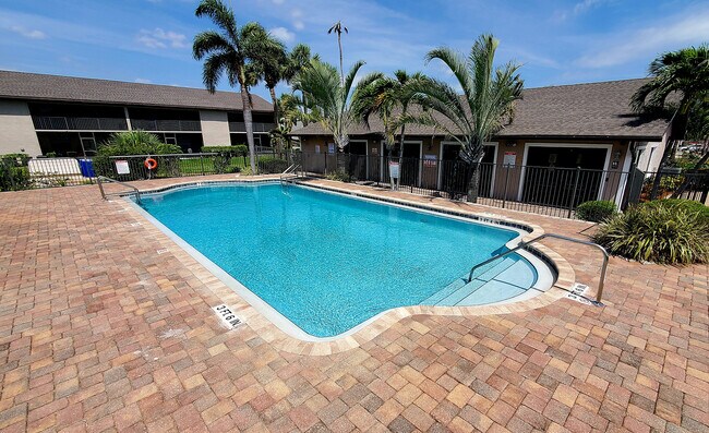 Building Photo - 1029 Regency Dr