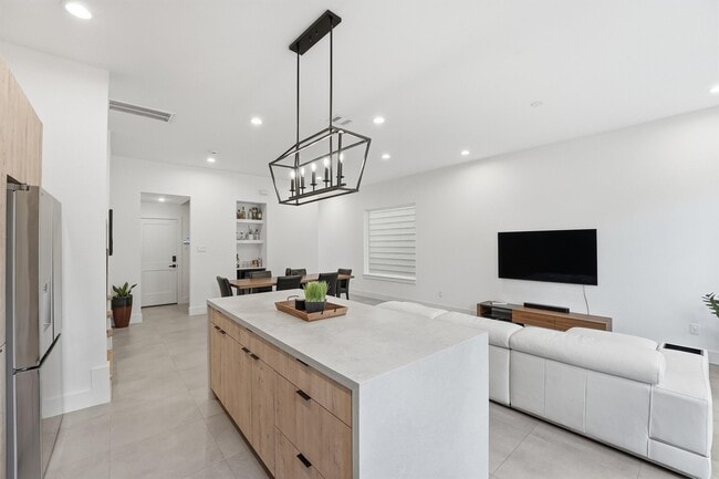 Building Photo - 6042 Cebra St