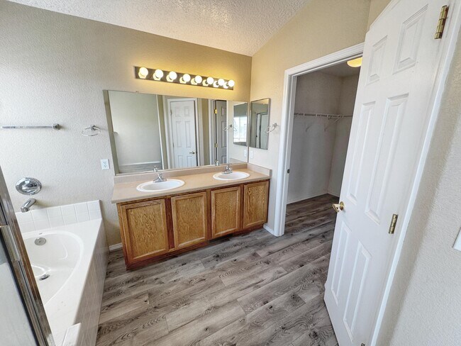 Building Photo - 1131 Pacaya Dr NW