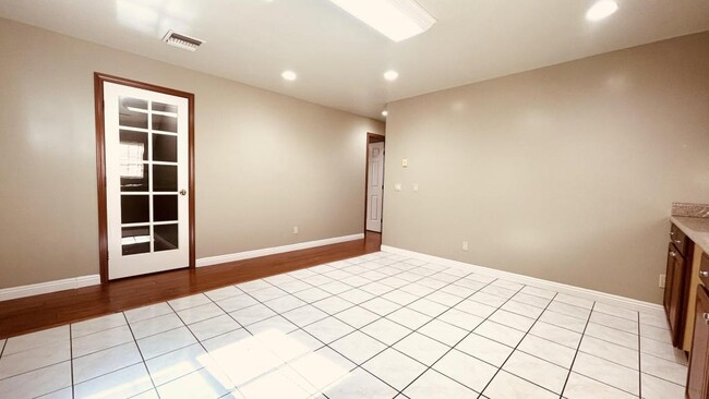 Building Photo - 419 N Nicholson Ave
