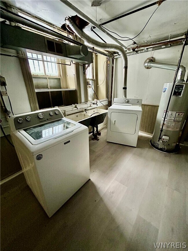 Building Photo - 38 Oakland Pl