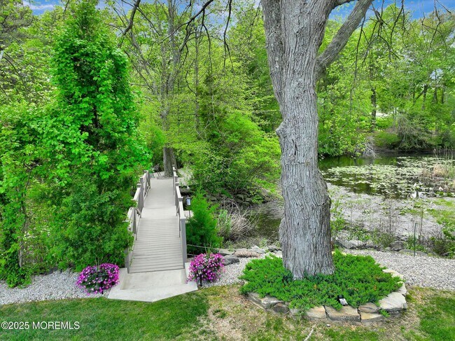 Building Photo - 620 Brookside Dr