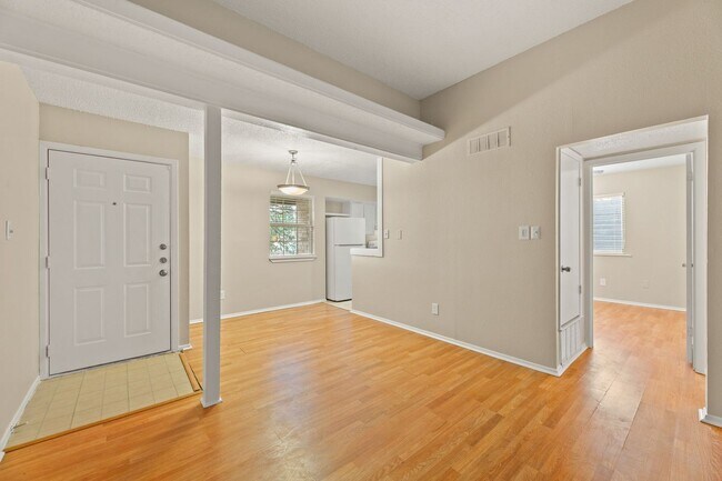 Building Photo - CV-AUS6901 Woodhue