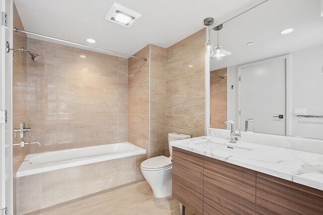 Building Photo - Stellar Denny Triangle Luxury Condo