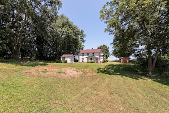 Building Photo - 2615 W Main St