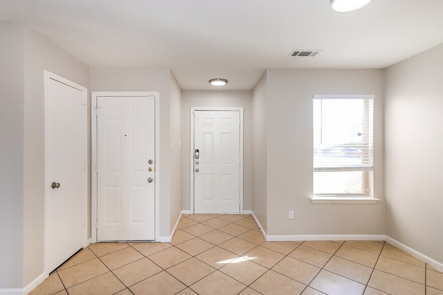 Building Photo - 5622 Coastal Way