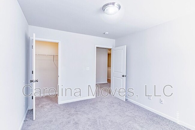 Building Photo - 221 Stone Fruit Ct