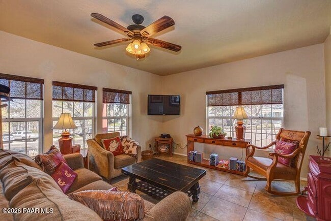 Building Photo - 325 E Union St