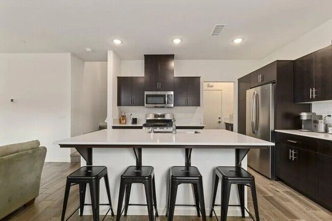 Building Photo - 736 N Bliss Ln