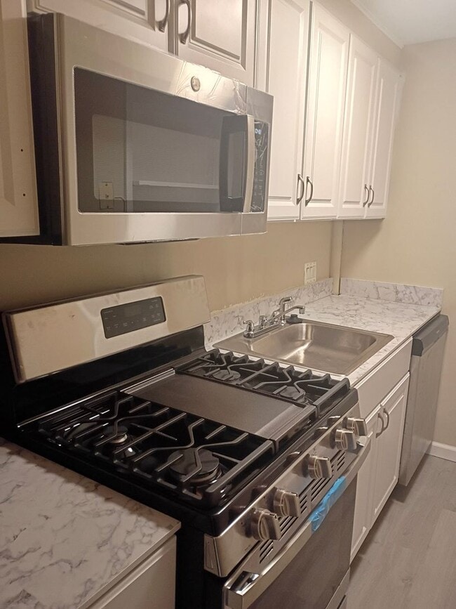 Building Photo - Modern Capitol Hill Location Basement Newly Renovated Unit with 1 Bedroom, 1 Bathroom,