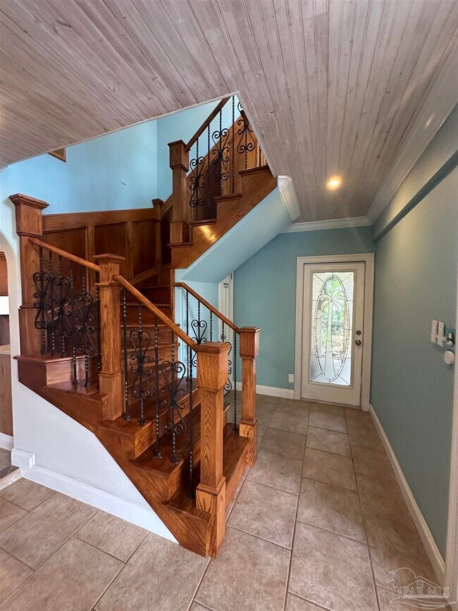 Building Photo - 1611 Luzon Ln