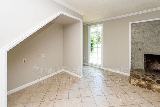 Building Photo - 11 Poets Corner