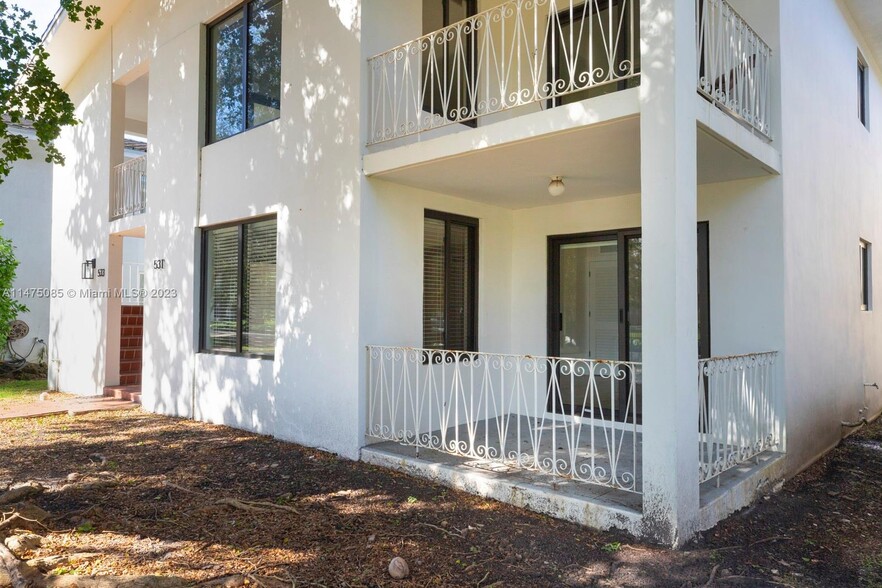 Building Photo - 531 Menendez Ave