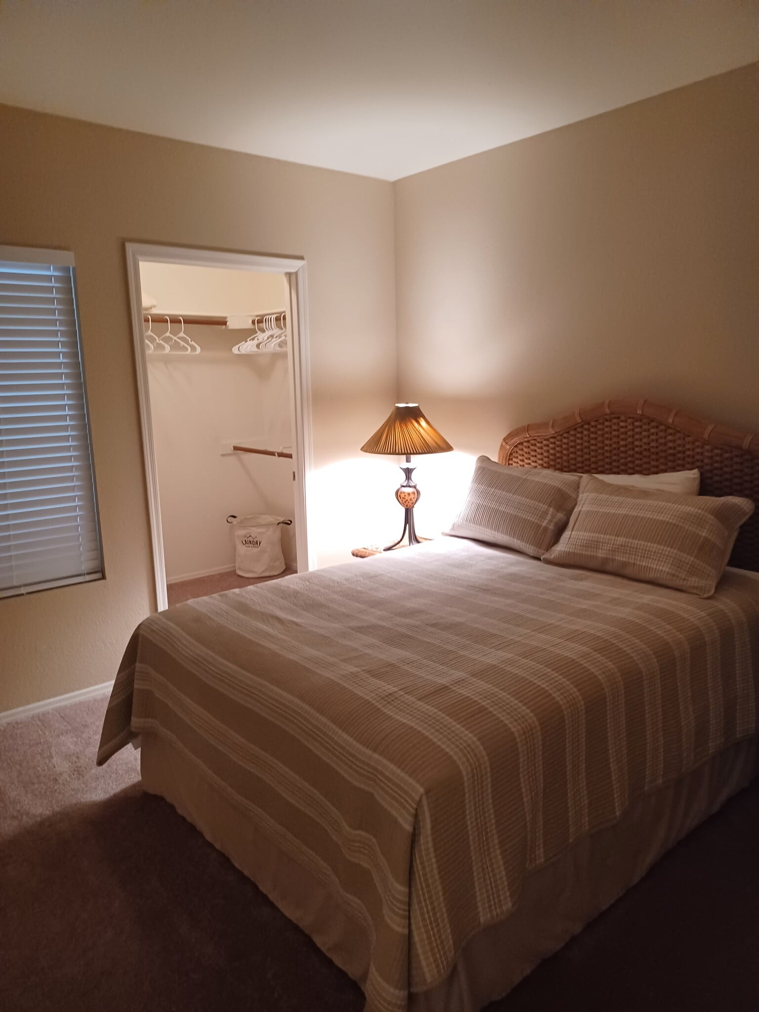 Building Photo - 750 E Northern Ave