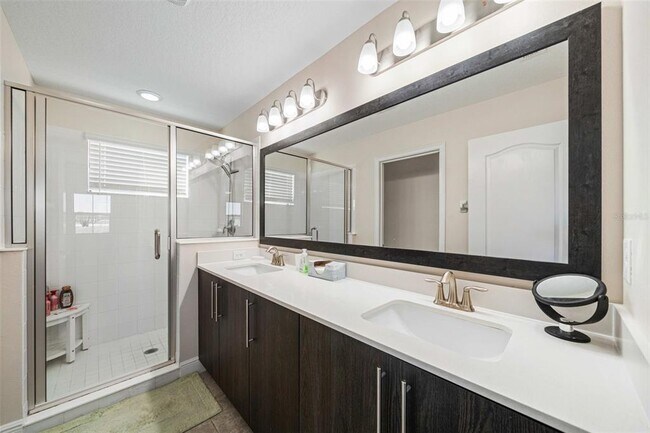 Building Photo - 199 Macaulay's Cv