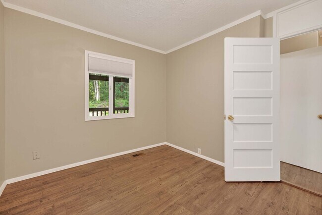 Building Photo - 2 Bedroom Home Backing to Fallen Leaf Park & Trail System in Camas Community