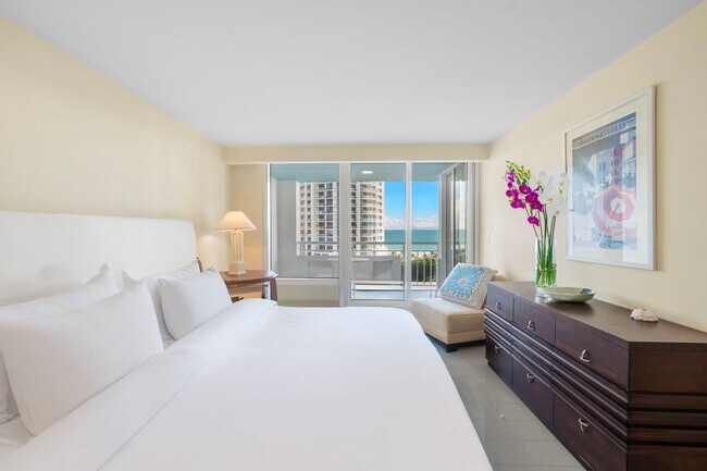 Building Photo - 400 South Pointe Dr