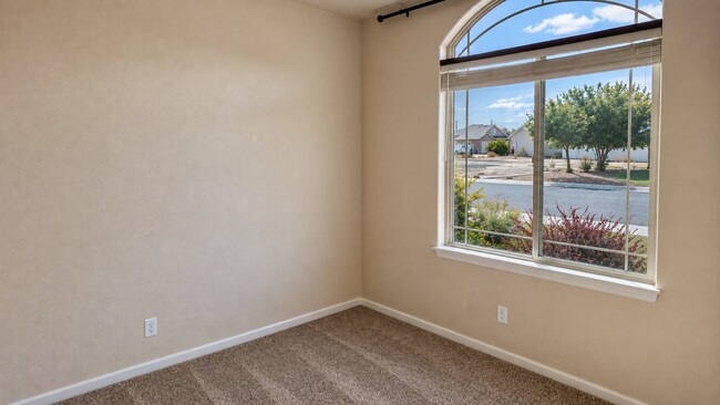 Building Photo - 2990 Lurvey Ln