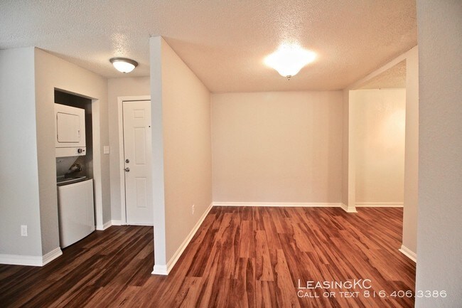 Building Photo - Devereaux