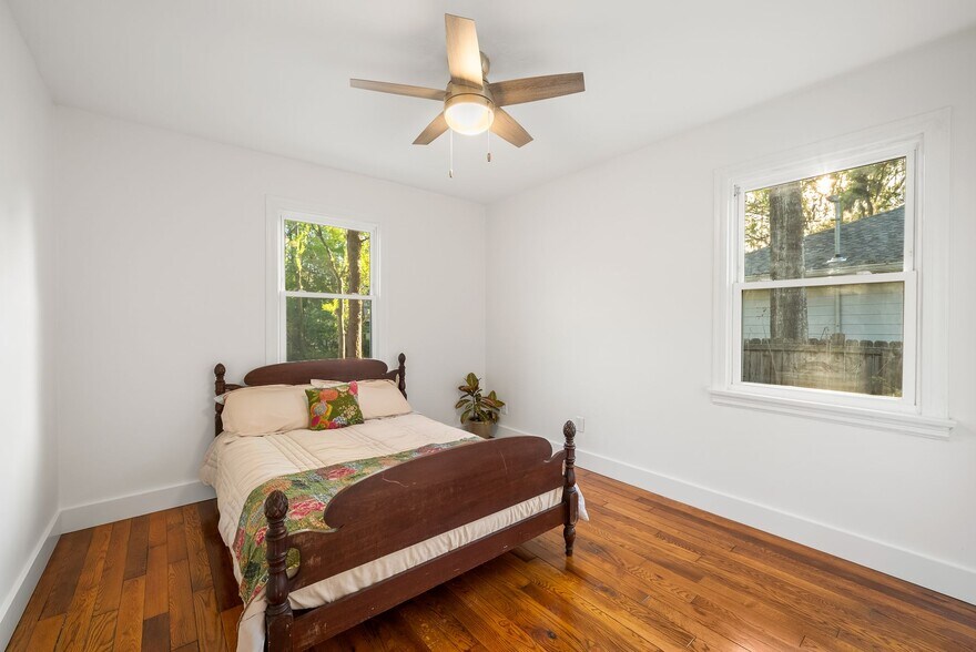 Building Photo - 1010 NE 7th Pl