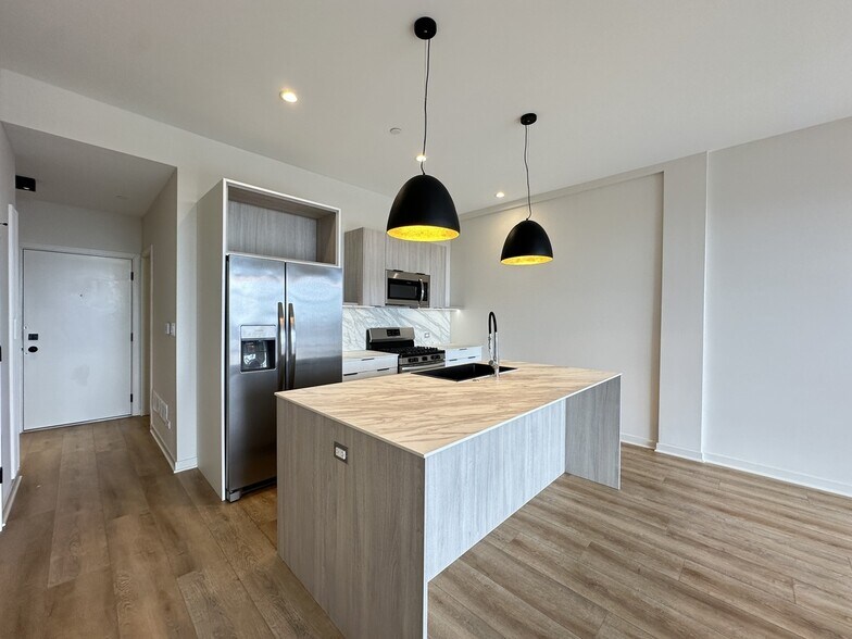 Building Photo - 3215 N Narragansett Ave