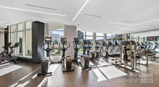 Building Photo - 4425 Sharon Rd