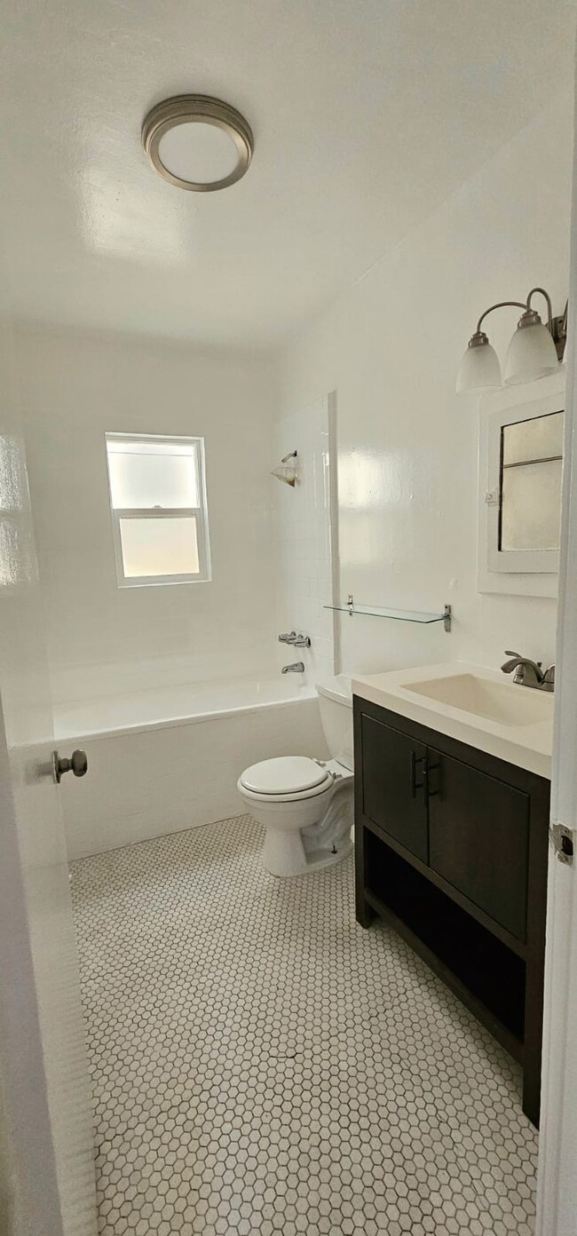 Bathroom - 7288 1/2 Fountain Ave