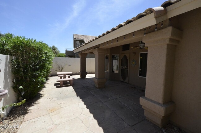 Building Photo - 1322 E Briarwood Terrace
