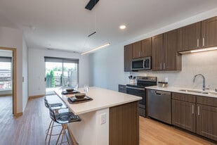 Building Photo - Aventine